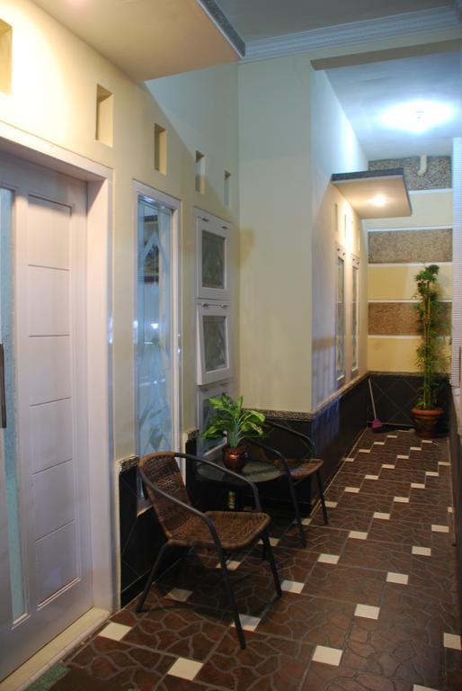 Griya Nelwan Guest House Маланг Экстерьер фото